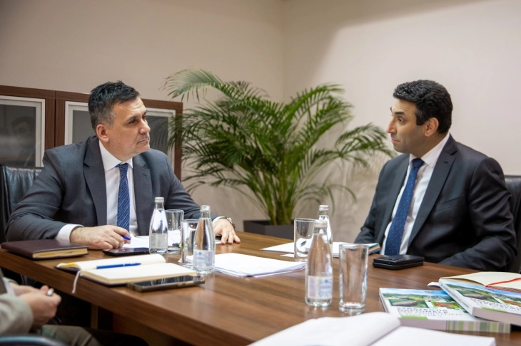 Ministri Hoxha u takua me drejtuesin e BERZH it  Përshpejtim i projekteve kyçe të infrastrukturës mjedisore