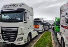 Vazhdon edhe sot bllokimi i qarkullimit të transportuesve të mallrave në pikat kufitare të RMV-së
