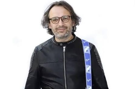 Artan Kastrati reagon: 18 euro në llogarinë time për 30 vite krijimtari, ndërsa ZAMP shpërndan 2.5 milionë € në vit me dallavere