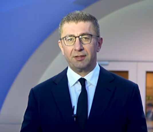 Mickoski para investitorëve në Davos i prezantoi projektet “Ura e Boshkut” dhe “Çebren dhe Galishte”