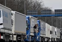 Transportuesit serbë i japin fund bllokadës, nis qarkullimi i kamionëve nga Kosova drejt Serbisë