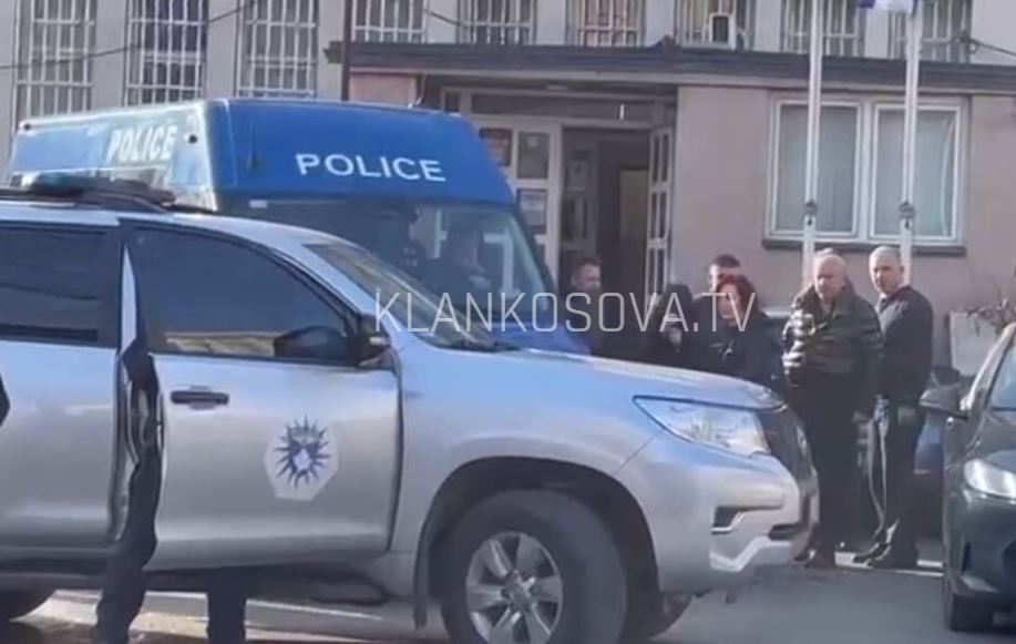  Manipuluesit  e votave dërgohen në ndalim  i mbulojnë fytyrat