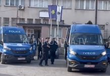 Furgonët e Policisë nisen nga Prizreni për t’i dërguar në qeli të ndaluarit për manipulim votash