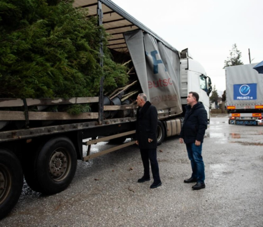 1300 fidanë donacion për Strugën, Qyra: Struga mbjell sot, natyra na fal nesër!