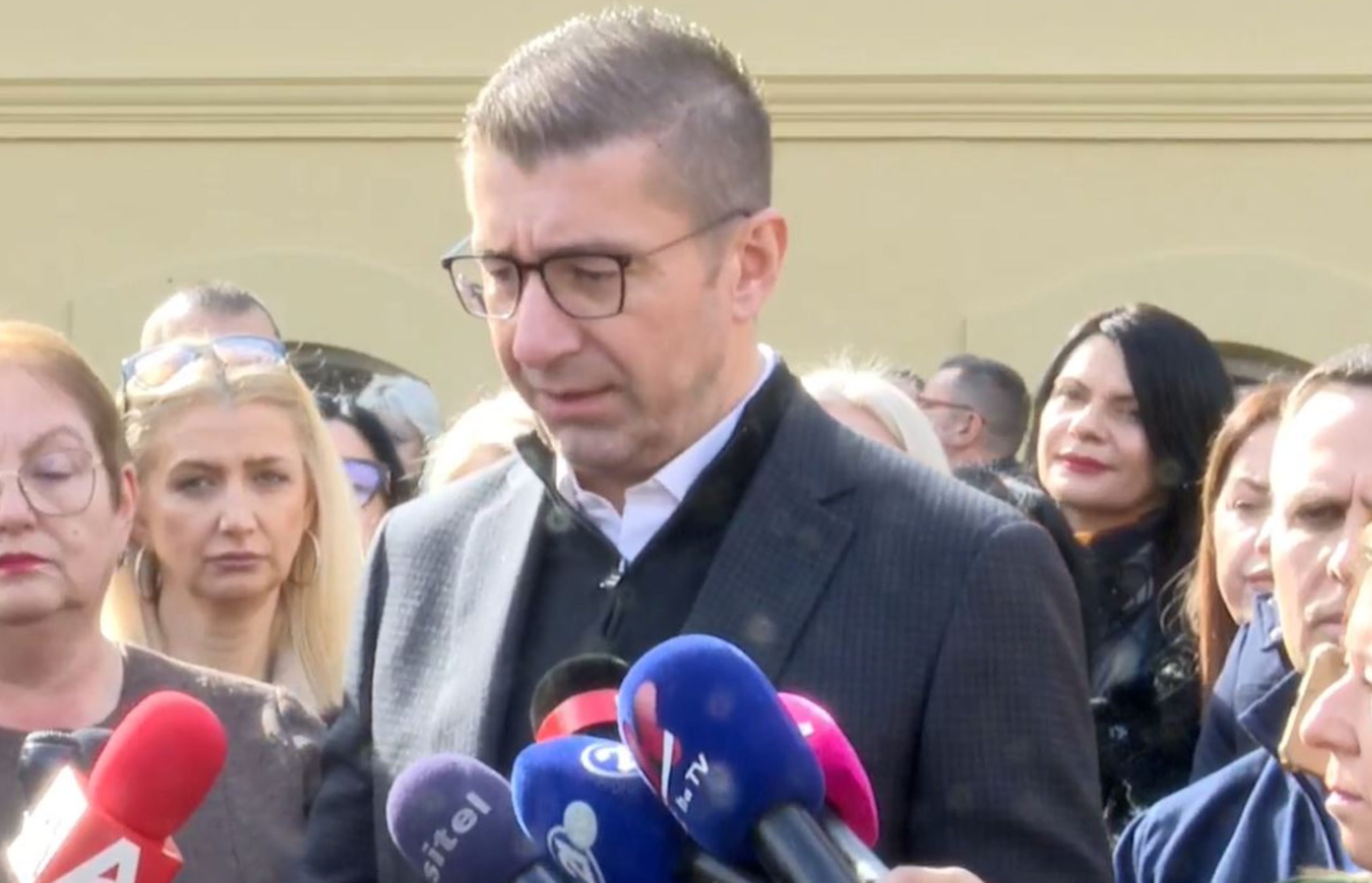 Ideja për anëtarësim në BE pa të drejtë vote, Mickoski: Ta shohim njëherë atë “non paper”!