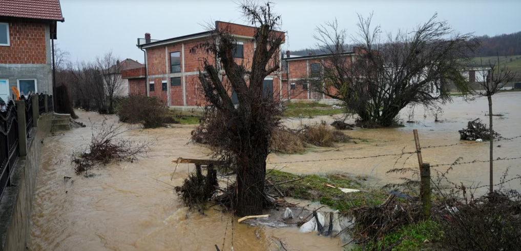 vdes-nje-54-vjecar-ne-shqiperi-dyshohet-se-e-mori-rrjedha-e-ujit