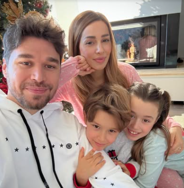 Alban Skenderaj uron Vitin e Ri me një foto familjare: Shëndet e dashuri për gjithçka që vjen