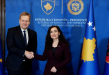 Sorensen takon udhëheqësit e Kosovës, në përpjekje për ta çuar përpara dialogun me Serbinë