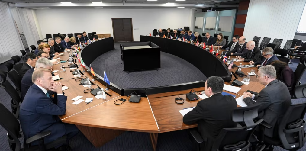 Kurti bisedon me ndërkombëtarët për zbatimin e ligjeve për automjetet dhe të huajt