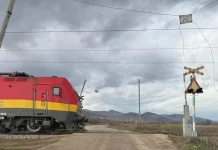 Kalimi i hekurudhës në Vaksincë përballë rrezikut për jetën, banorët kërkojnë ndërhyrje urgjente