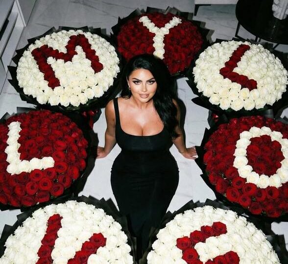 Donjeta rrethohet nga trëndafilat