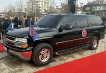 ‘E ruaj me pasion’- vetura e Rugovës ende ruhet nga ish-truproja e tij, Esat Geci