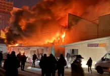 Zjarr masiv në tregun e rrobave të përdorura në Tiranë