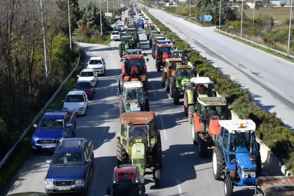 Bujqët grekë sërish bllokojnë kufirin “Evzoni”