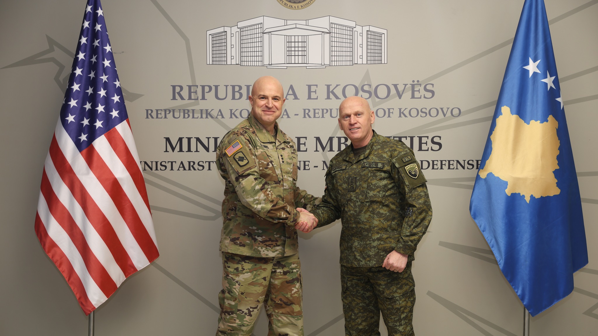 Jashari takon Gjenerallejtënant Stubbs  Partneriteti me ShBA  thelbësor për modernizimin e FSK së