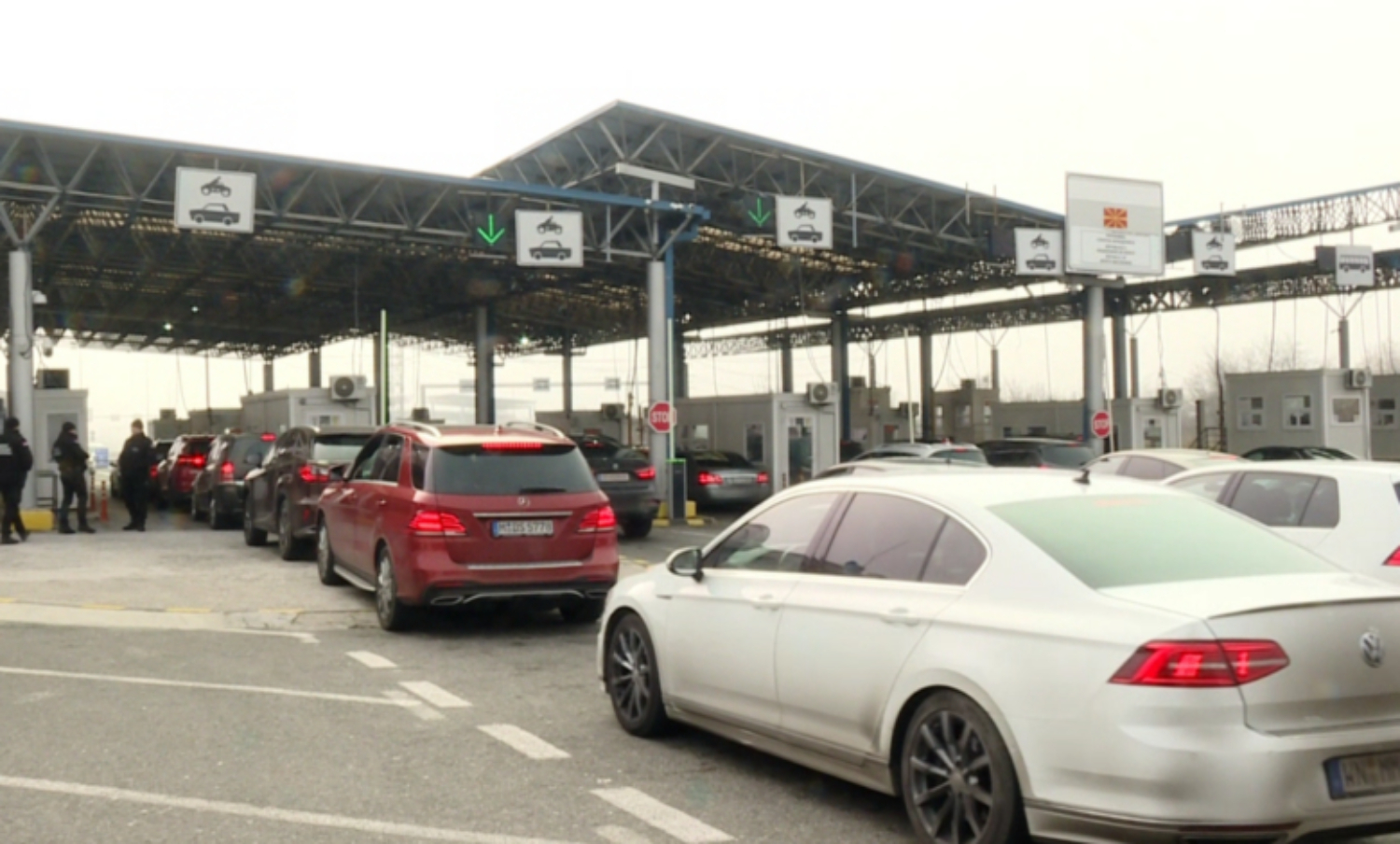 Festat mbaruan, mërgimtarët po kthehen drejt vendeve të tyre