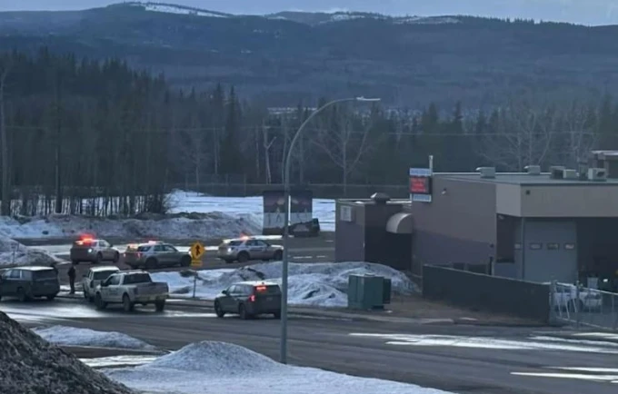 Dhjetë të vdekur dhe 25 të plagosur nga dy sulme në Kanada