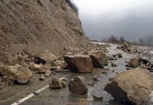 Rrëshqitje e rrezikshme gurësh në rrugën Gradsko-Veles