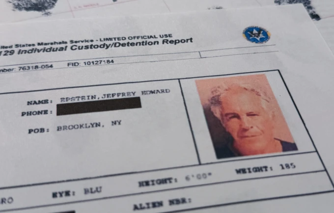 largohen-mijera-dokumente-epstein-pasi-u-identifikuan-dhjetera-viktima
