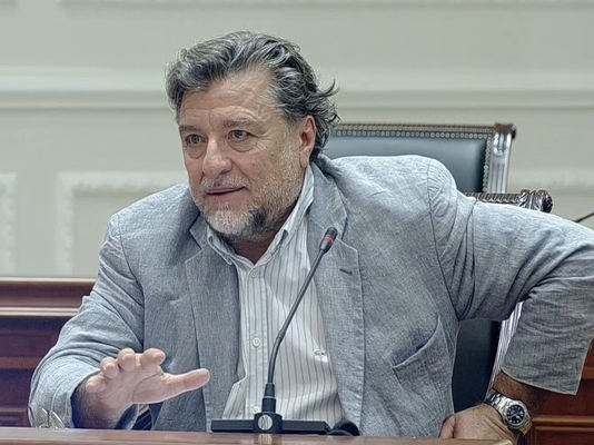 Jurisprudenca, Frçkovski kundër Fillkovit, krah studentëve shqiptar!