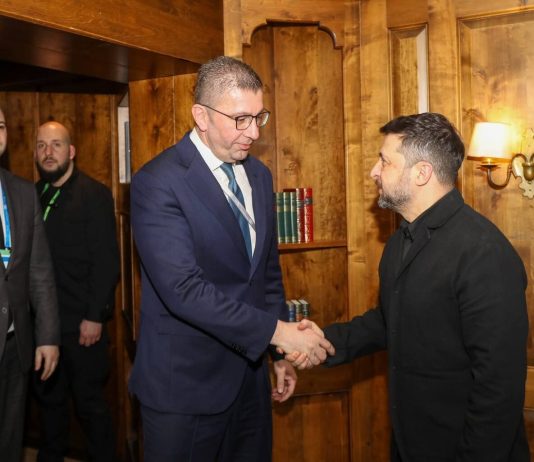 Mickoski takon Zelenskyn në Mynih: Paqja kërkon drejtësi dhe unitet evropian