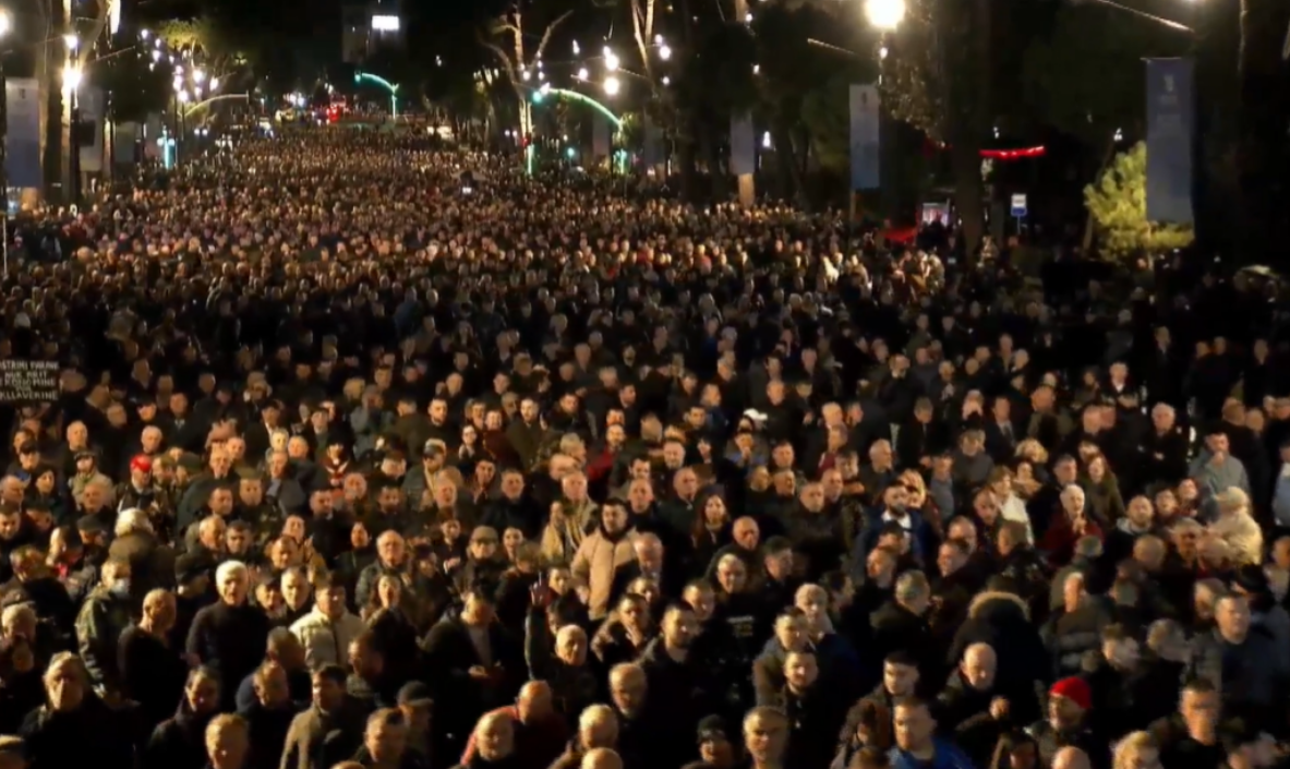 Opozita  pushton  Bulevardin e Tiranës  Kërkohet dorëheqja e Ramës dhe Ballukut