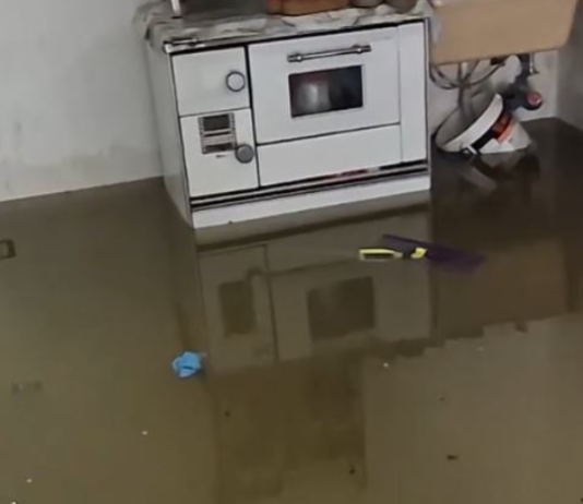 Vërshime në Forinë të Gostivarit! Banorët përballen me dëme të mëdha, komuna formon shtab krize