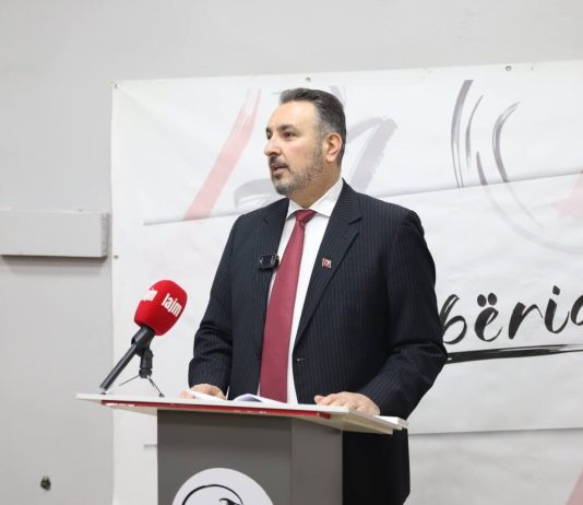 Bekim Fazliu ironizon Ali Ahmetin: Mos e hani “forën”, po ju largon nga partia