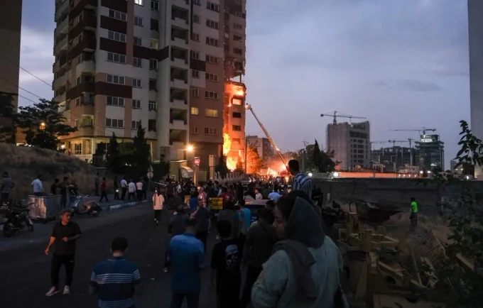 Iranianët përgatiten për luftë nën petkun e normalitetit