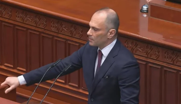 Filipçe  Mickoskit  Po bëni ndërhyrje  duke sjellë një ligj jokushtetues në arsim