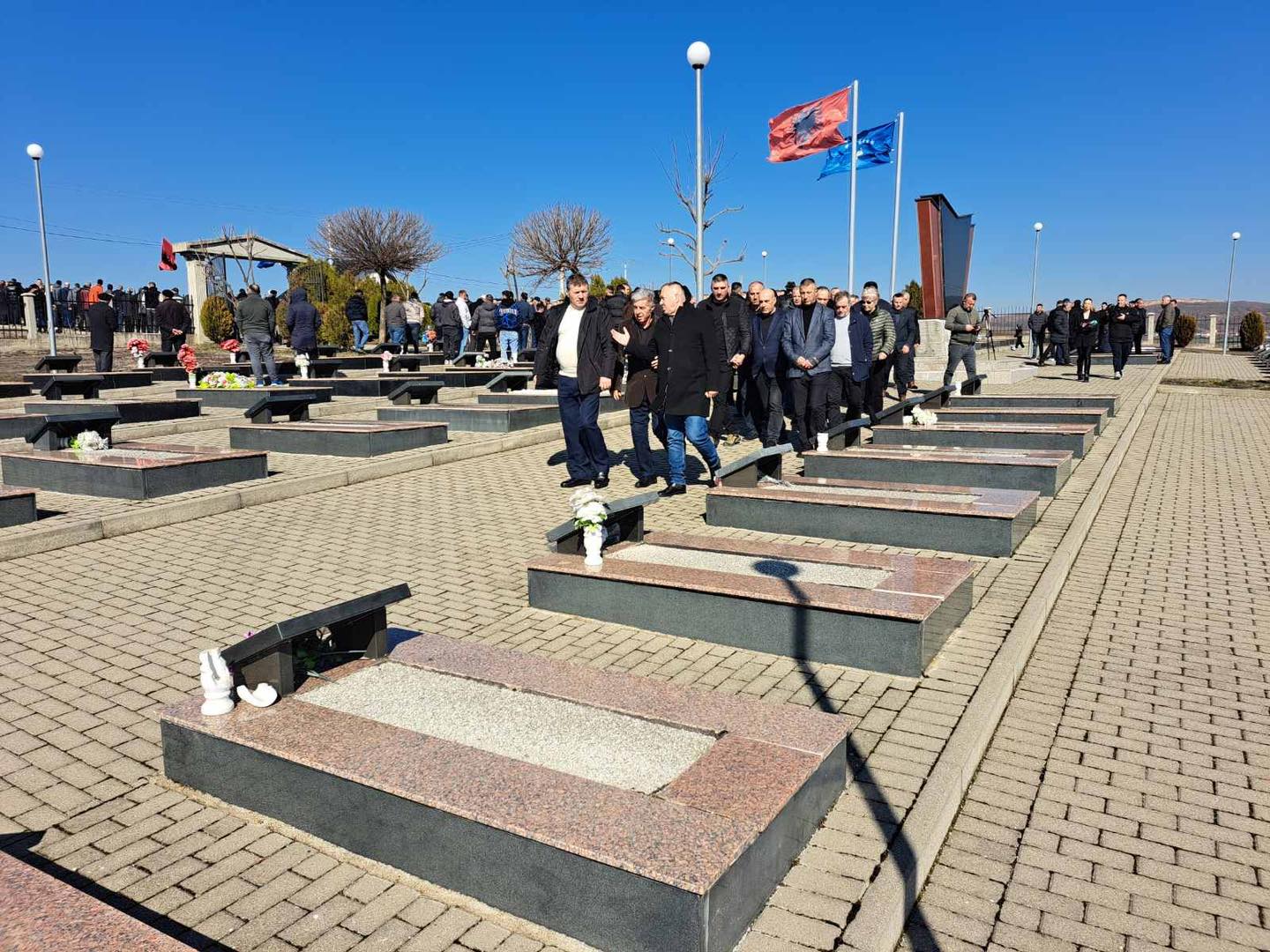 OVL UÇK bën homazhe në 28 vjetorin e masakrave në Likoshan e Çirez