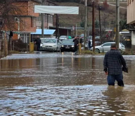 Reshjet intensive përmbytin fshatrat Bukoviç, Arnaqi dhe Semenisht të Sarajit