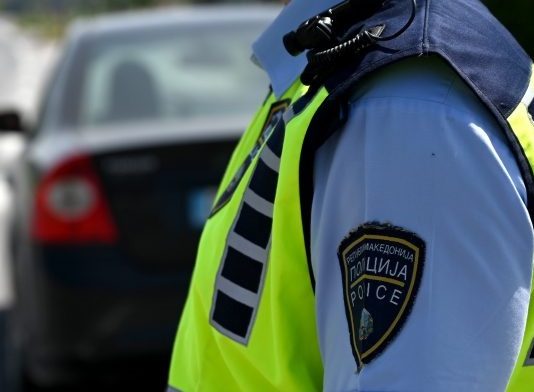 Në vend që të jetë në burg, inspektori i dënuar punon aktivisht dhe merr pagë nga MPB