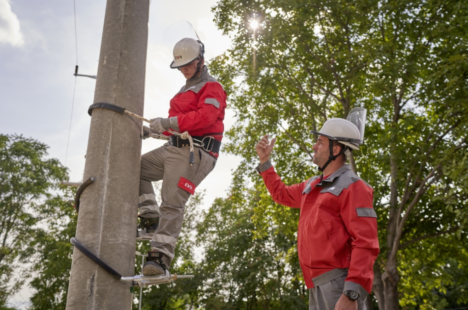 Sulmohen punonjësit e EVN së gjatë punës në Pirok të Tetovës