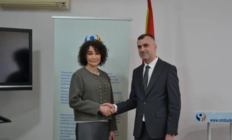 Avokati i Popullit  Faton Selami takon Rita Columbia  koordinatoren e përhershme e zyrës së OKB së në RMV