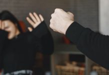 Shtetasi serb e rrahu gruan në lokal, e më pastaj edhe në hotel në Ohër