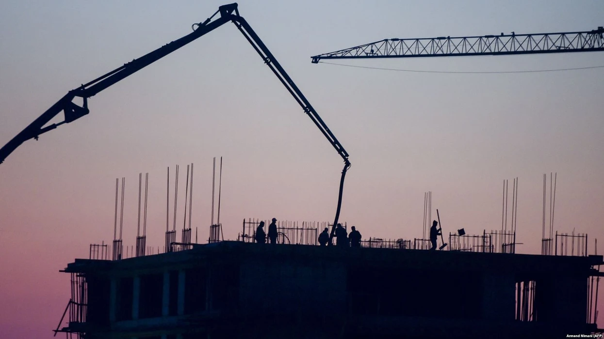 Deputetët miratuan ndryshimet në Ligjin për ndërtimin dhe Ligjin për tokën ndërtimore