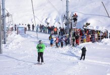 Mbi 75cm borë në Kodër të Diellit! Sezoni i skijimit vazhdon dhe sjell turistë të huaj