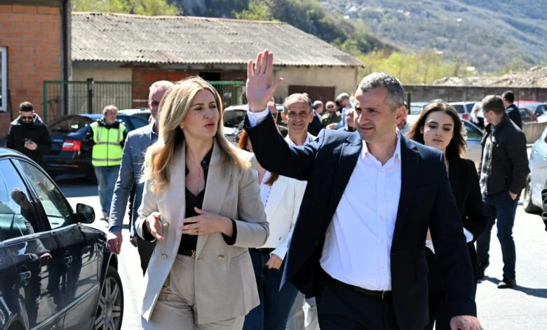 Kryetari i Komunës së Dibrës  Fisnik Mela  pret Zëvendësministren e Transportit  Kaltrina Zekolli Shaqiri   promovohen projekte infrastrukturore në Kosovrast