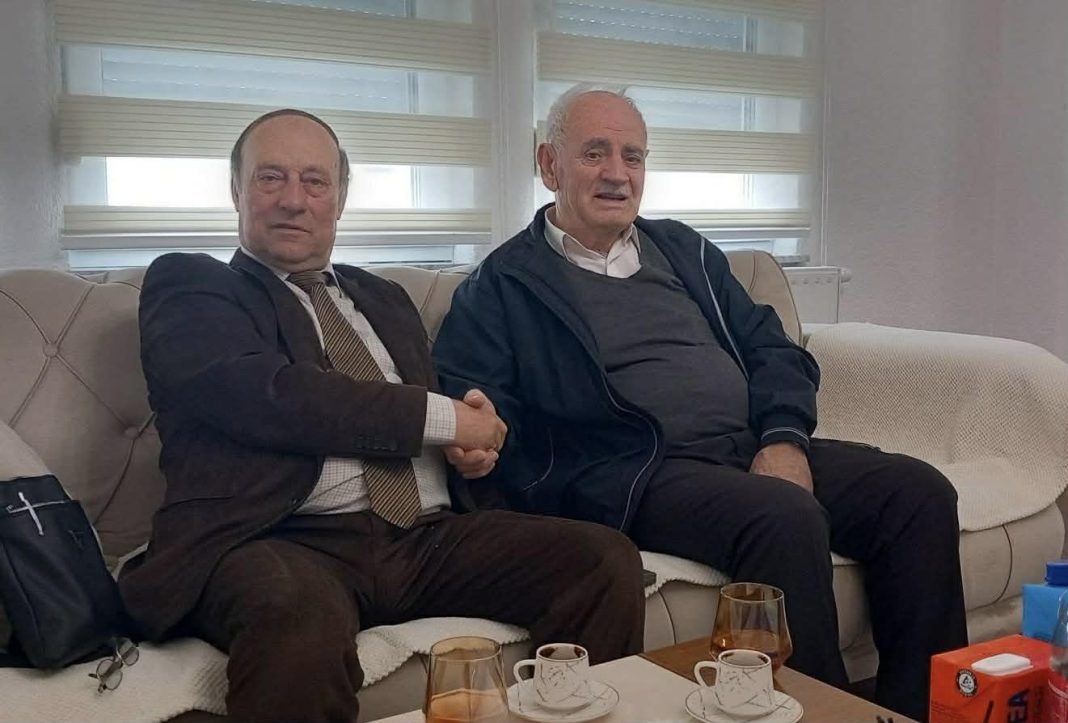 967eed2c-d57f-4b78-8390-b1143bdc021c