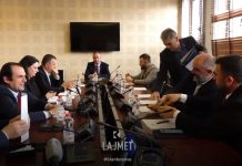 Meraku i deputetëve: S’kanë bileta, lojën e ndjekin nga shtëpia