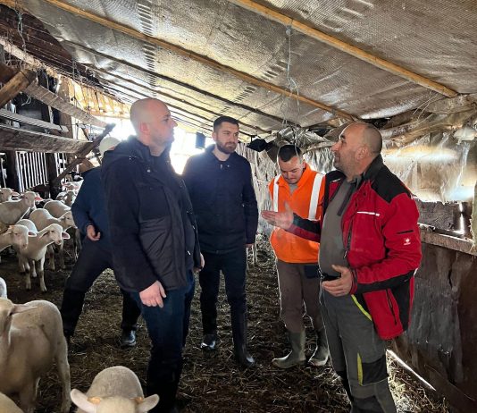 Hoxha tek familja Arifi në Shipkovicë: Fermat familjare janë shtyllë e zhvillimit rural dhe ekonomisë lokale