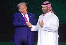 Trump për princin e Arabisë: Ai nuk e priste se do më puthte pr*panicën (Video)