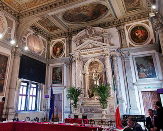 Komisioni i Venecias: Të drejtat gjuhësore duhen zbatuar, jo vetëm premtuar