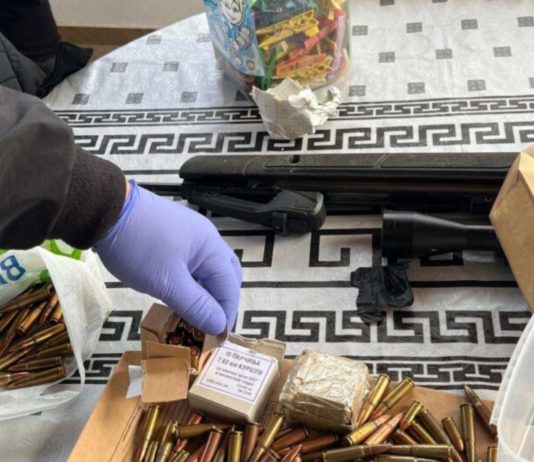 Bastisje në Gostivar! Kapet drogë, armë dhe municion