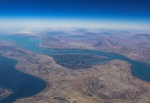 Irani miraton taksë për anijet në Ngushticën e Hormuzit