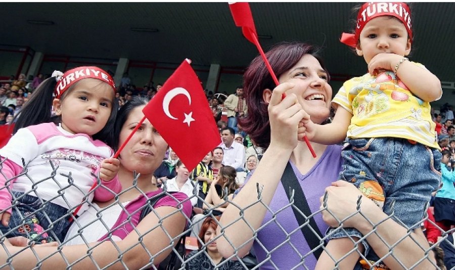 pse-turqia-po-shenon-renien-me-te-madhe-te-lindshmerise-ne-evrope-gjate-dekades-se-fundit