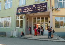 Prindërit e nxënësve të shkollës “Kongresi i Manastirit” në Çair shprehen të shqetësuar për sigurinë e fëmijëve