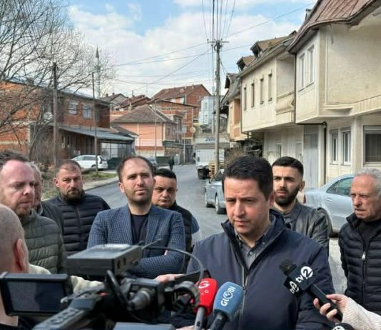 Limani promovoi asfaltimin e rrugës në Banjicë të Poshtme