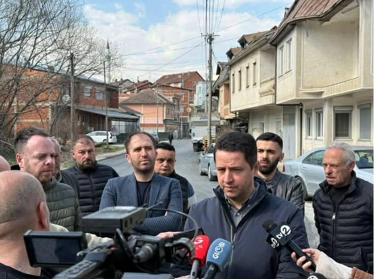 Limani promovoi asfaltimin e rrugës në Banjicë të Poshtme